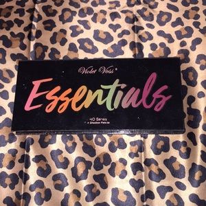 Violet Voss essentials eyeshadow pallet